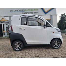 Madat A01 – Elektro-Microauto Weiß mit 80 Ah Lithium-Eisenphosphat-Akku (LiFePO₄), 45 km/h oder 25 km/h