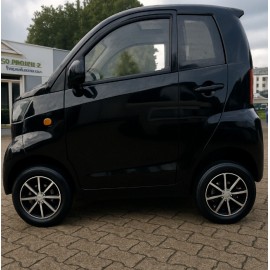 Madat A01 – Elektro-Microauto Schwarz (E-Mopedauto) mit Lithium-Eisenphosphat-Akku (LiFePO₄), 45 km/h oder 25 km/h