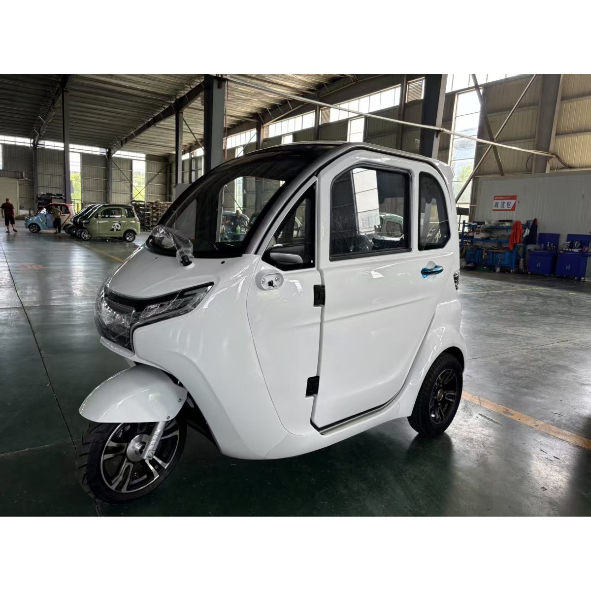 E Trike Eco Kabinenroller 3-Rad mit Lithium-Eisen-Phosphat LiFePO₄ Elektrisches Kabinenfahrzeug Weiß, 2500 W