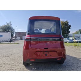 Madat B05 – Rotes Elektro-Microauto mit LiFePO₄-Akku – erhältlich mit 45 km/h oder 25 km/h