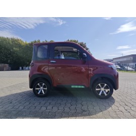 Madat B05 – Rotes Elektro-Microauto mit LiFePO₄-Akku – erhältlich mit 45 km/h oder 25 km/h