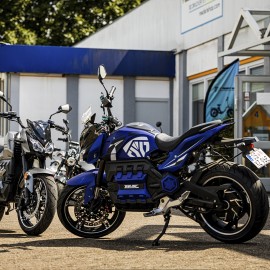 DAYI E-Odin 2.0 E Roller E Scooter E Motorrad 17 Zoll 125-130 km/h 120 Ah Akku 150-250 km (ohne Topcase und Seitenkoffer)