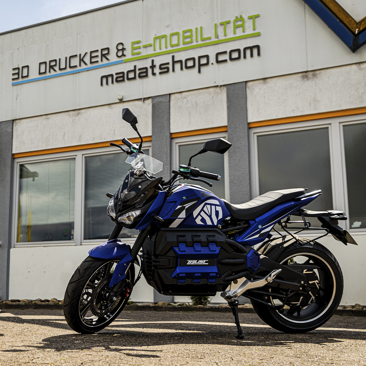 DAYI E-Odin 2.0 E Roller E Scooter E Motorrad 17 Zoll 125-130 km/h 120 Ah Akku 150-250 km (mit Topcase und Seitenkoffer)