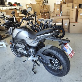 DAYI E-Odin 3.0 Pro 10KW E roller E Scooter E Motorrad 17 Zoll 120 km/h 120Ah Akku 210 km