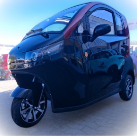 Madat A03 – Elektrischer Dreirad-Kabinenroller in Schwarz Rot, 45 km/h (optional 25 km/h), mit Lithium-Eisenphosphat-Akku (LiFePO₄)
