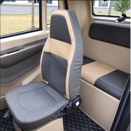 Madat A03 – Elektrischer Dreirad-Kabinenroller in Schwarz Rot, 45 km/h (optional 25 km/h), mit Lithium-Eisenphosphat-Akku (LiFePO₄)