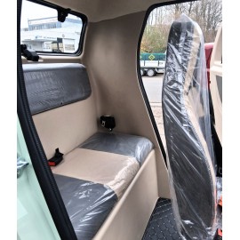 Madat A03 – Elektrischer Dreirad-Kabinenroller in Beige Hellgrün mit Lithium-Eisenphosphat-Akku (LiFePO₄), 45 km/h (optional 25 km/h)