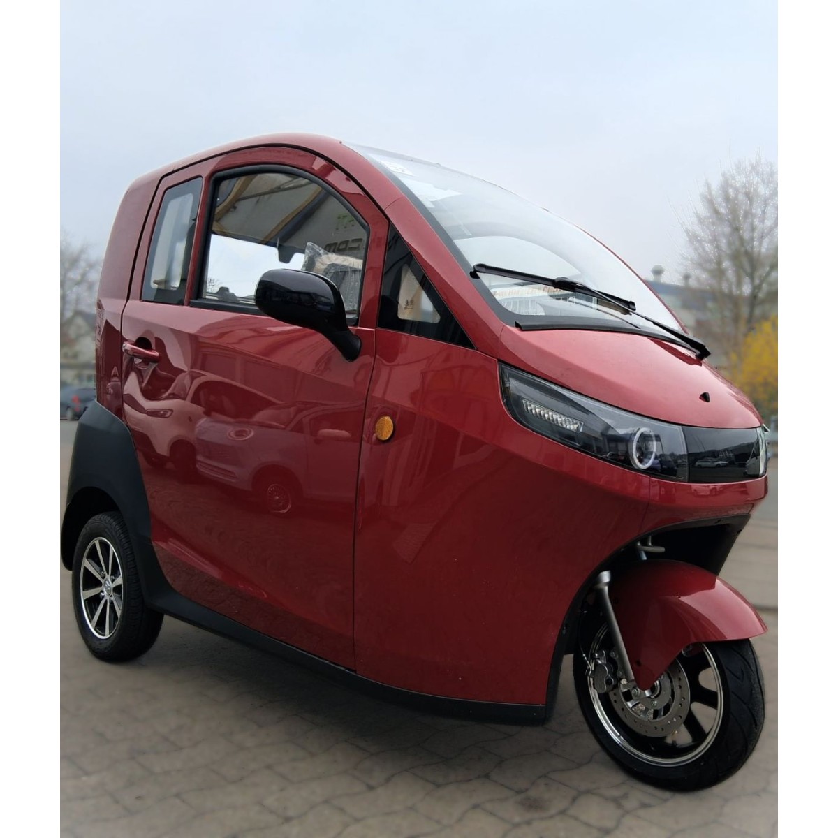 Madat A03 – Roter E-Kabinenroller Dreirad mit Lithium-Eisenphosphat-Akku (LiFePO₄), 45 km/h (optional 25 km/h)