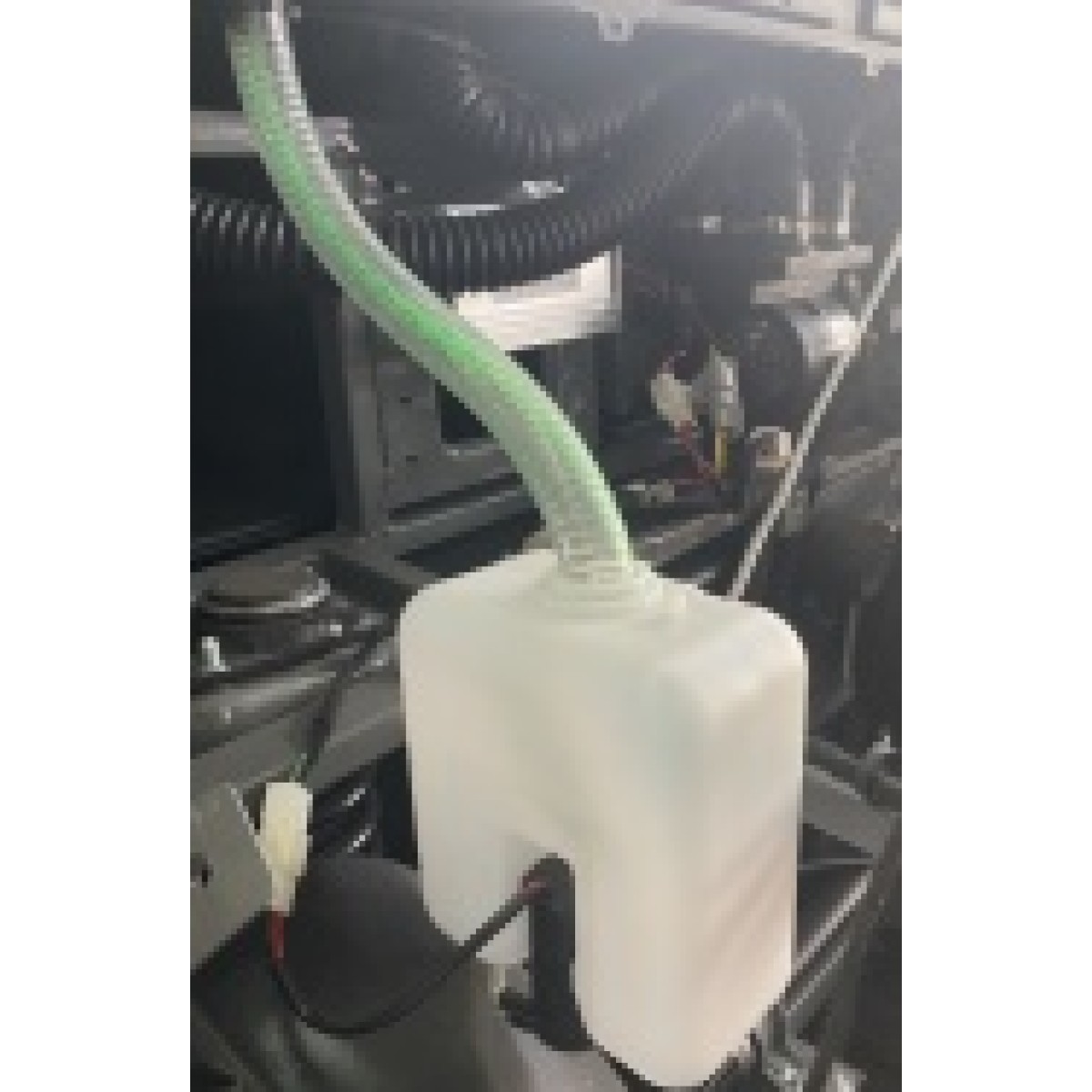 Waschwasserbehälter-Füllrohr